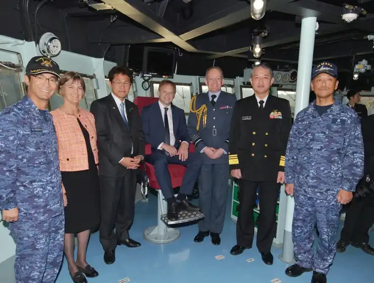 令和5年12月　シャップス英国防大臣いずも訪問に同行